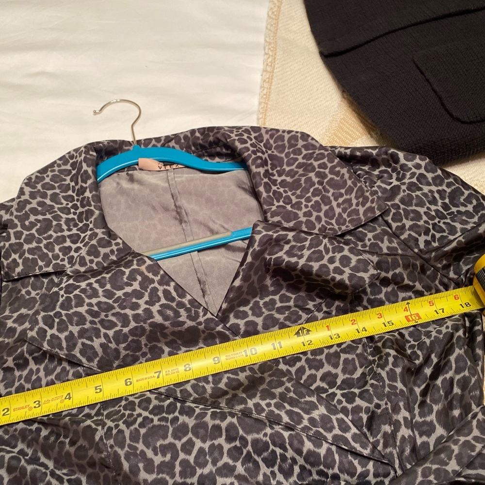 Alex Marie Dressy Grey Wrap Blouse! - Picture 4 of 5